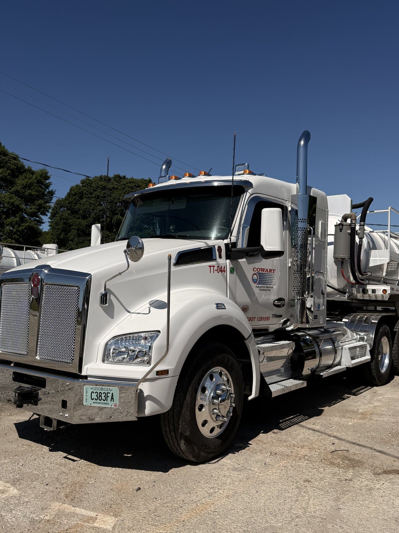 Cowart Kenworth TT-044 liquid vacuum tanker